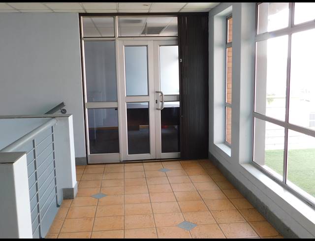 181M² OFFICE TO LET IN FERNDALE